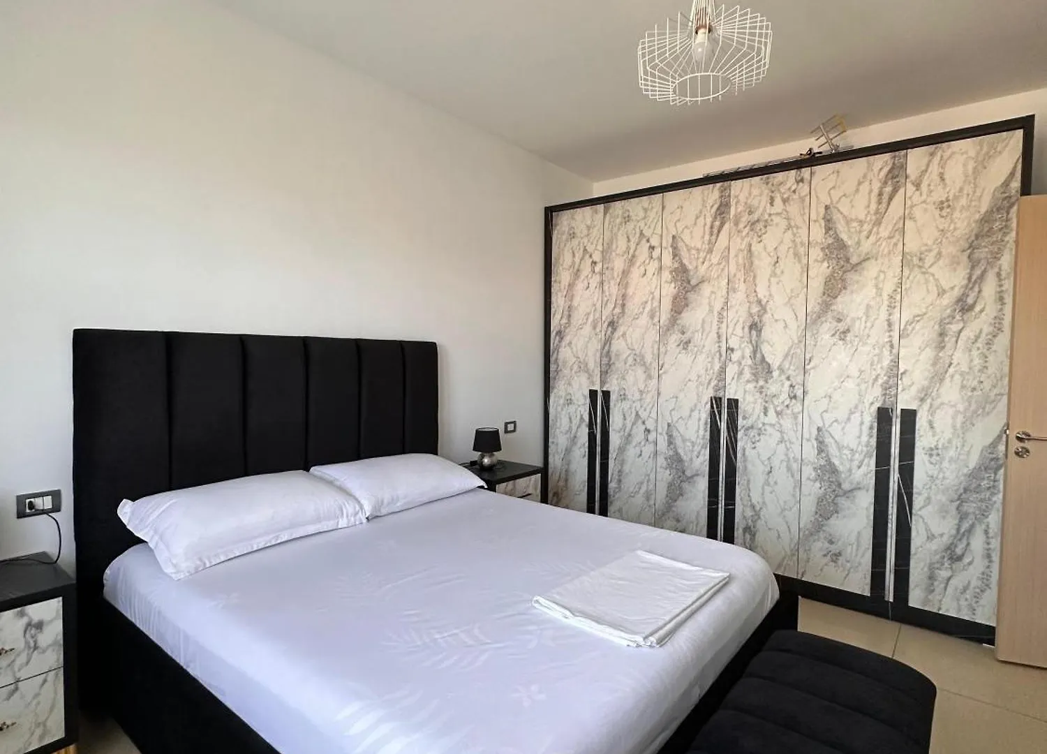 Xh&S Apartament Dıraç